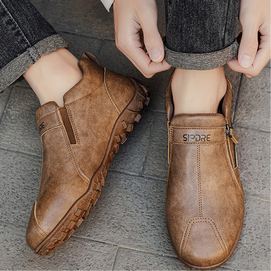 Sapatos ortopédicos confortáveis — com apoio do arco do pé, para aliviar a dor; leves e com amortecimento, com revestimento em pele de fácil manutenção.