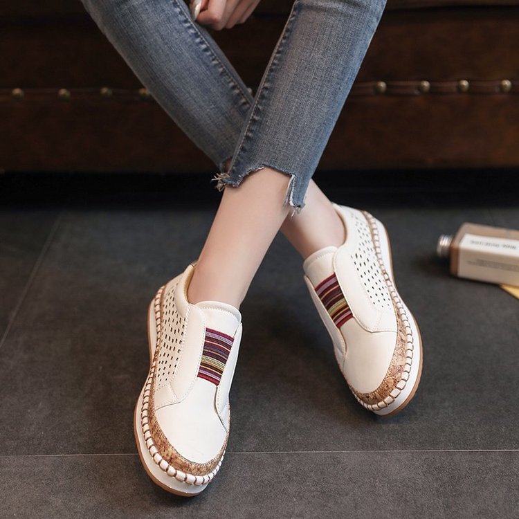 Sapatos ortopédicos confortáveis — com apoio para o arco do pé, para aliviar a dor; respiráveis.