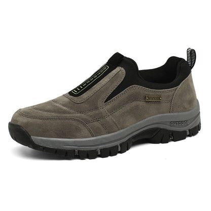 Sapatos ortopédicos confortáveis em camurça — macios e confortáveis, com excelente apoio — aliviam as dores nos pés.