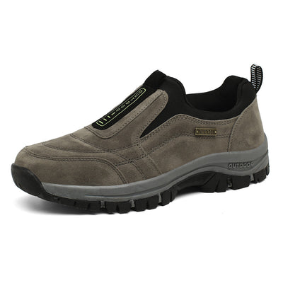 Sapatos ortopédicos confortáveis em camurça — macios e confortáveis, com excelente apoio — aliviam as dores nos pés.