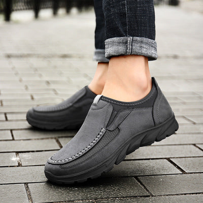 Sapatos ortopédicos confortáveis — apoio ergonómico do arco do pé, que alivia a dor, com biqueira larga que não aperta o pé.