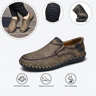 Sapatos ortopédicos confortáveis — apoio ergonómico do arco do pé, que alivia a dor, e biqueira larga que não aperta o pé.