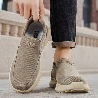 Sapatos ortopédicos confortáveis em camurça — com apoio do arco do pé, para aliviar a dor; recomendados por podólogos