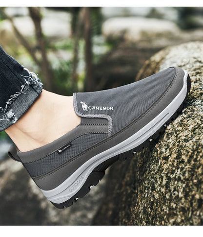 Sapatos ortopédicos de marca — macios e confortáveis, com excelente apoio — aliviam as dores nos pés.