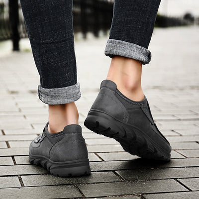Sapatos ortopédicos confortáveis — apoio ergonómico do arco do pé, que alivia a dor, com biqueira larga que não aperta o pé.