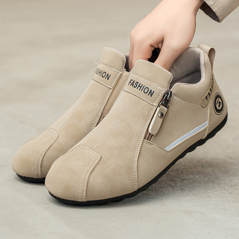 Sapatos ortopédicos confortáveis — apoio ergonómico do arco do pé, que alivia a dor, e biqueira larga que não aperta o pé.