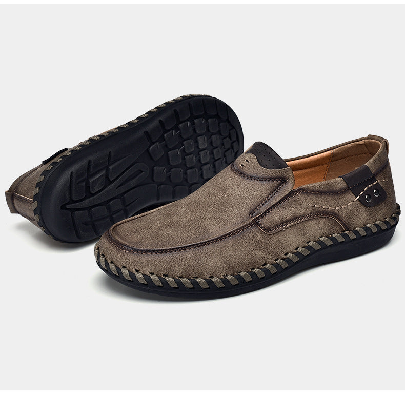 Sapatos ortopédicos confortáveis — apoio ergonómico do arco do pé, que alivia a dor, e biqueira larga que não aperta o pé.