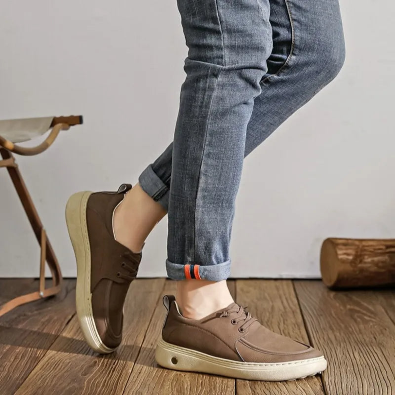 Sapatos ortopédicos casuais e elegantes — com apoio para o arco do pé, para aliviar a dor, e com revestimento em pele de fácil manutenção