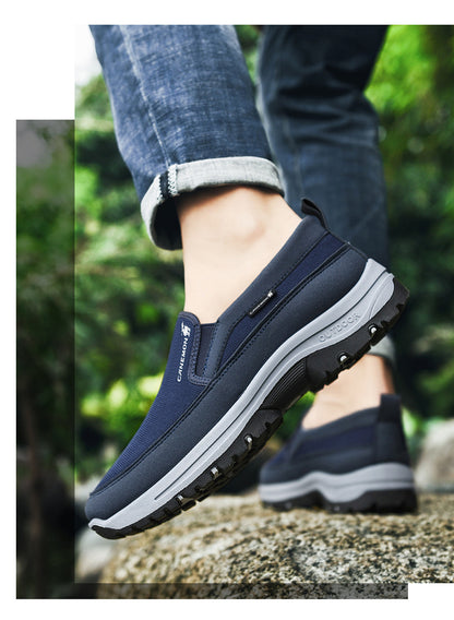 Sapatos ortopédicos de marca — macios e confortáveis, com excelente apoio — aliviam as dores nos pés.