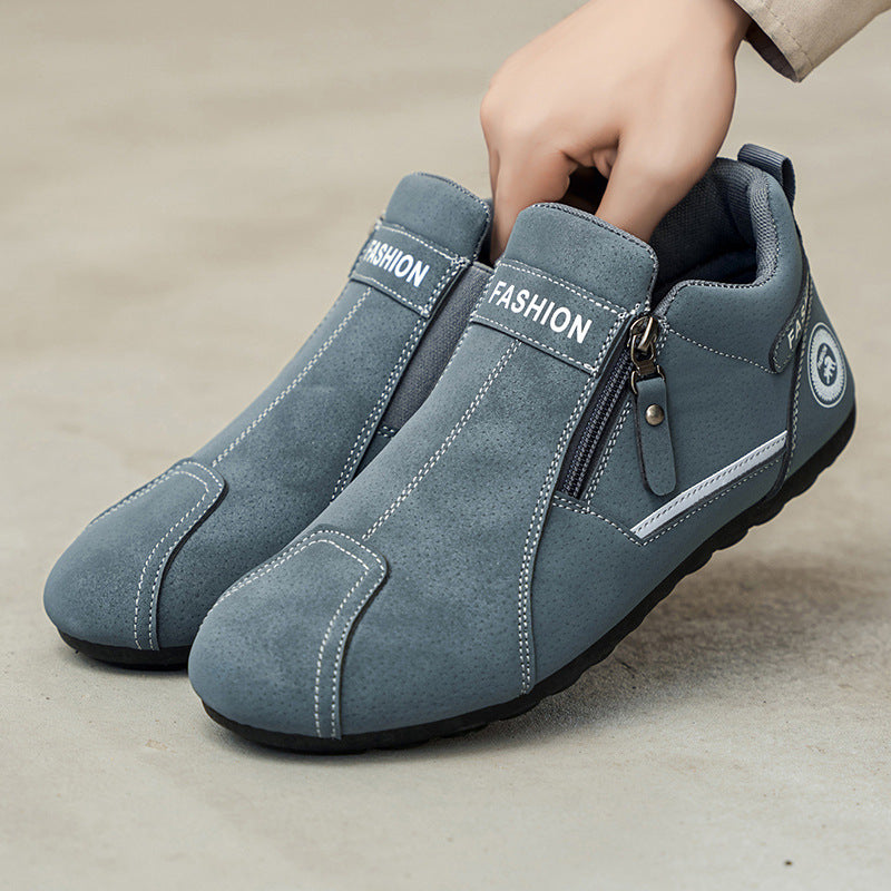 Sapatos ortopédicos confortáveis — apoio ergonómico do arco do pé, que alivia a dor, e biqueira larga que não aperta o pé.