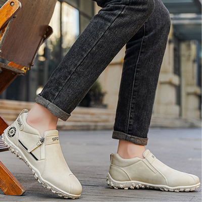 Sapatos ortopédicos confortáveis — com apoio do arco do pé, para aliviar a dor; leves e com amortecimento, com revestimento em pele de fácil manutenção.