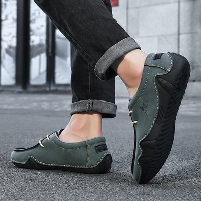 Sapatos ortopédicos confortáveis — apoio ergonómico do arco do pé, que alivia a dor, com biqueira larga que não aperta o pé.