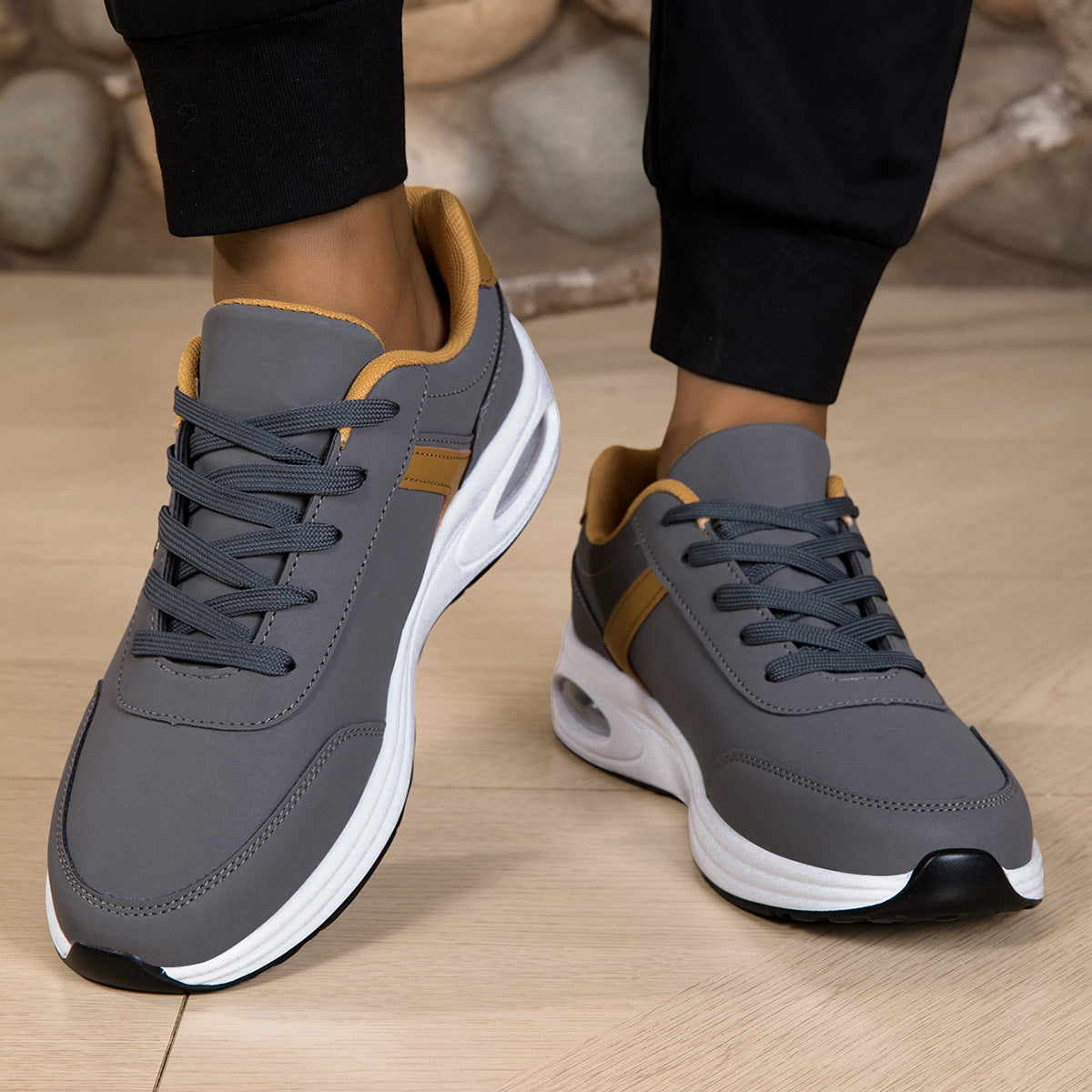 Sapatos ortopédicos confortáveis — com apoio para o arco do pé, para aliviar a dor; leves, com amortecimento e revestimento em pele impermeável.