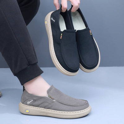 Sapatos ortopédicos confortáveis — com apoio para o arco do pé, que aliviam a dor e protegem os joelhos, amortecendo o impacto.