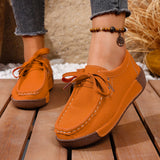 Sapatos ortopédicos confortáveis — apoio ergonómico do arco do pé, que alivia a dor, e biqueira larga que não aperta o pé.