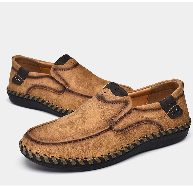 Sapatos ortopédicos confortáveis — apoio ergonómico do arco do pé, que alivia a dor, e biqueira larga que não aperta o pé.