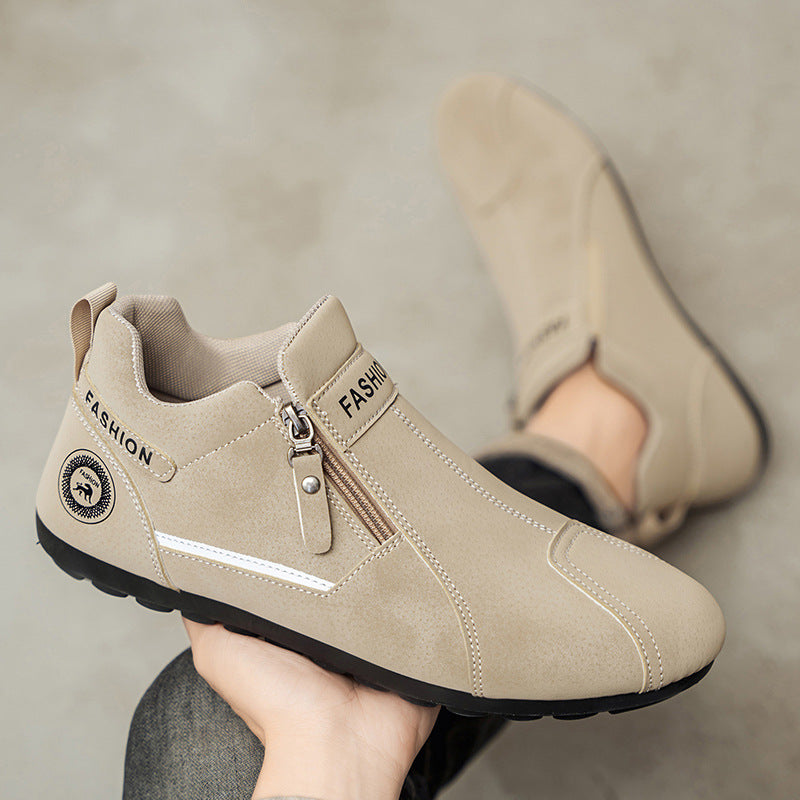 Sapatos ortopédicos confortáveis — apoio ergonómico do arco do pé, que alivia a dor, e biqueira larga que não aperta o pé.
