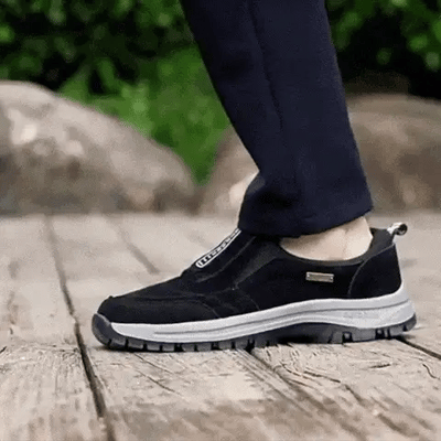 Sapatos ortopédicos confortáveis em camurça — macios e confortáveis, com excelente apoio — aliviam as dores nos pés.