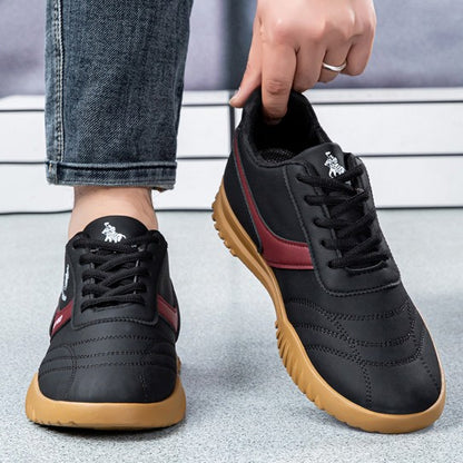 Sapatos ortopédicos de marca — macios e confortáveis, com excelente apoio — aliviam as dores nos pés.