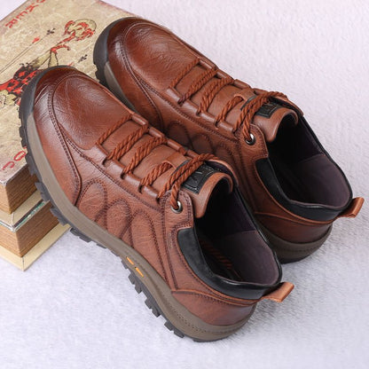 🎁 Oferta Especial: 70% de Desconto 🎉 Sapatos Casuais Masculinos para Todos os Terrenos em Couro — Textura Macia de Couro Bovino 👟 Leve Repelência à Água e Manchas ✅ Biqueira Ergonômica Anticolisão