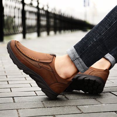 Sapatos ortopédicos confortáveis — apoio ergonómico do arco do pé, que alivia a dor, com biqueira larga que não aperta o pé.