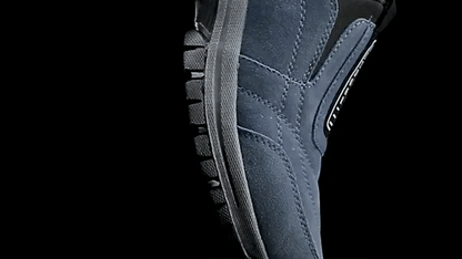 Sapatos ortopédicos confortáveis em camurça — macios e confortáveis, com excelente apoio — aliviam as dores nos pés.