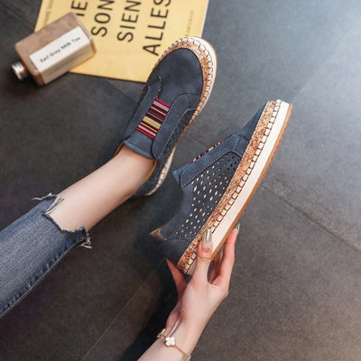 Sapatos ortopédicos confortáveis — com apoio para o arco do pé, para aliviar a dor; respiráveis.