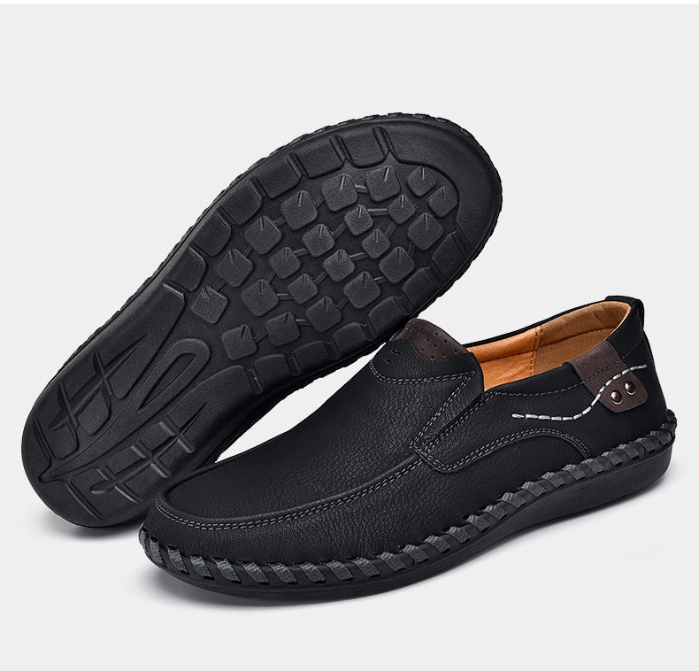 Sapatos ortopédicos confortáveis — apoio ergonómico do arco do pé, que alivia a dor, e biqueira larga que não aperta o pé.