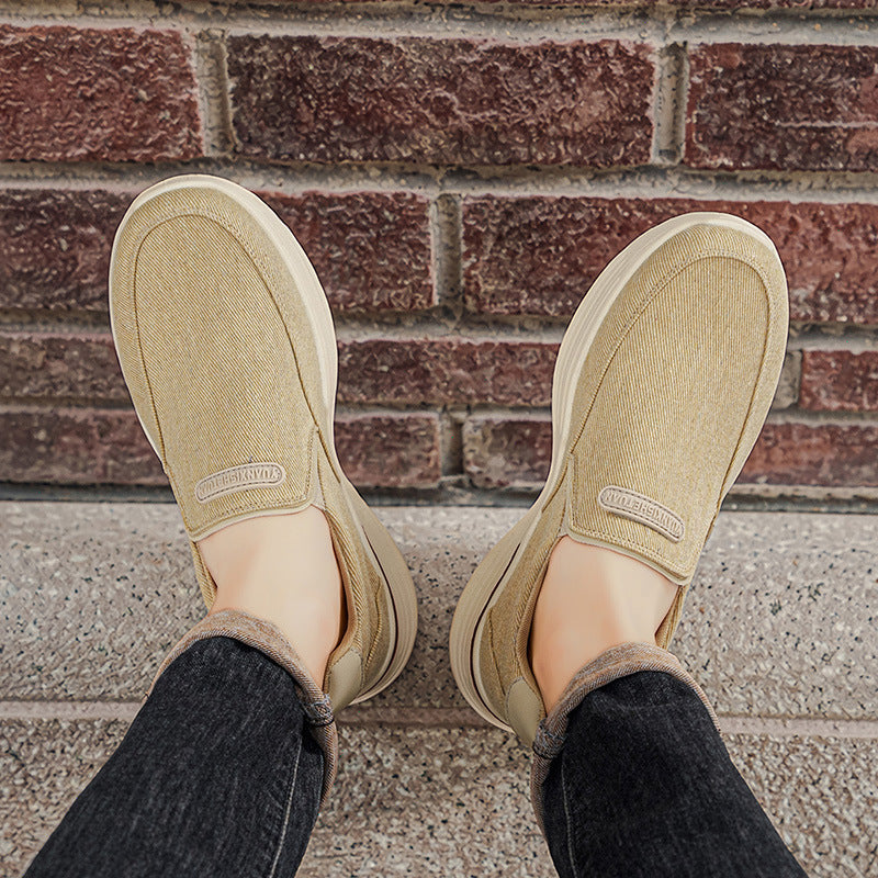 Sapatos ortopédicos confortáveis em camurça — com apoio do arco do pé, para aliviar a dor; recomendados por podólogos