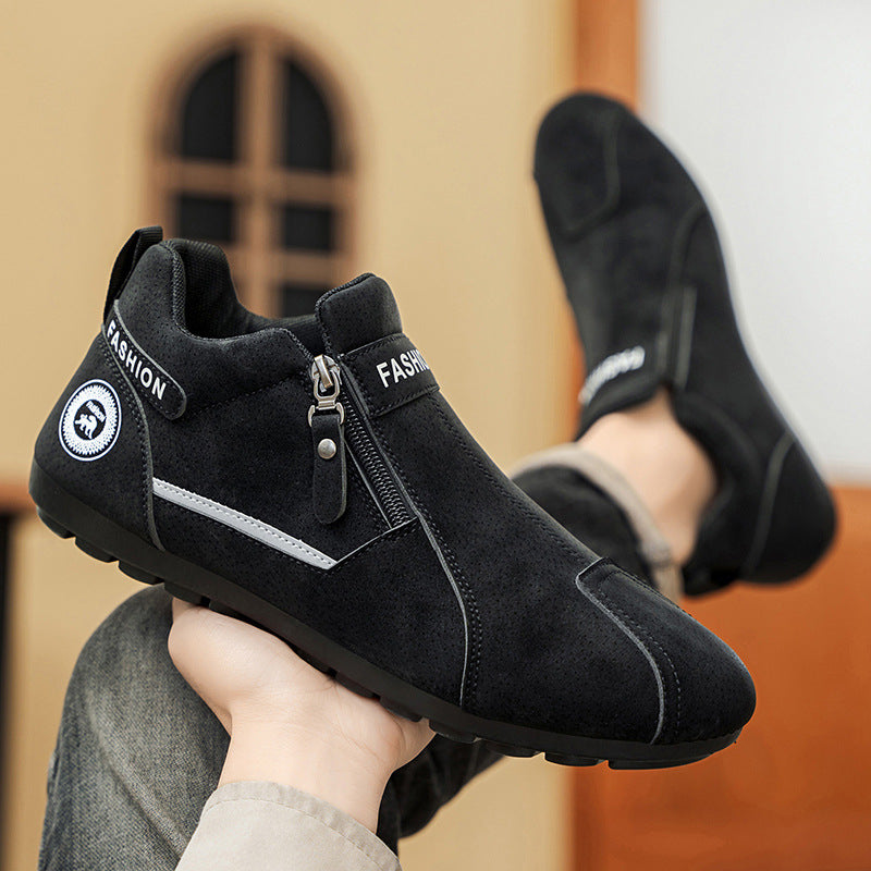 Sapatos ortopédicos confortáveis — apoio ergonómico do arco do pé, que alivia a dor, e biqueira larga que não aperta o pé.