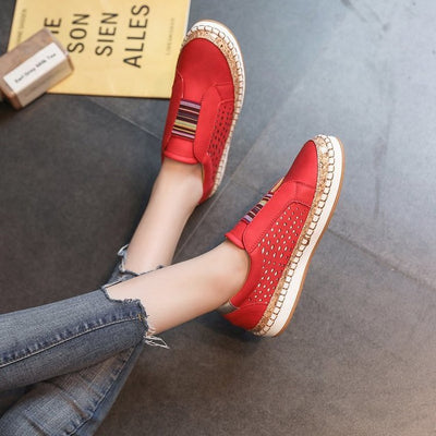 Sapatos ortopédicos confortáveis — com apoio para o arco do pé, para aliviar a dor; respiráveis.