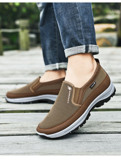 Sapatos ortopédicos de marca — macios e confortáveis, com excelente apoio — aliviam as dores nos pés.