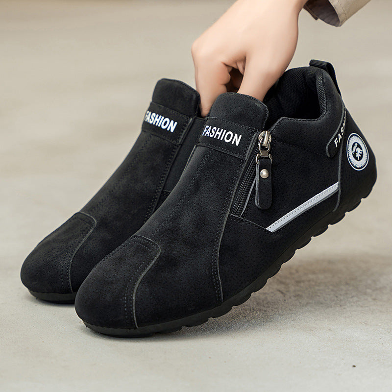 Sapatos ortopédicos confortáveis — apoio ergonómico do arco do pé, que alivia a dor, e biqueira larga que não aperta o pé.