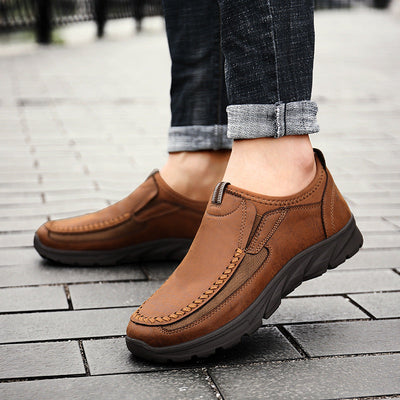 Sapatos ortopédicos confortáveis — apoio ergonómico do arco do pé, que alivia a dor, com biqueira larga que não aperta o pé.
